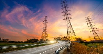 Altos costos de Telmex para usar sus postes shutterstock_313492136